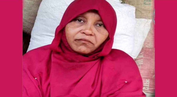 স্ত্রীর স্বীকৃতির দাবিতে প্রেমিকের বাড়িতে ৬০ বছরের বৃদ্ধার অবস্থান